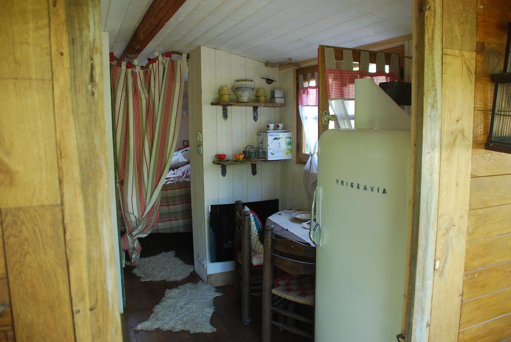 Maison D'Hotes Ainsi Soie T-Il Combovin Kamer foto