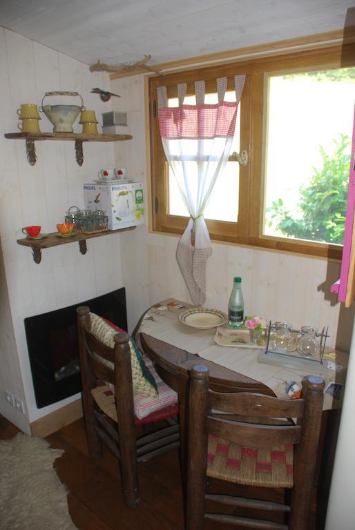 Maison D'Hotes Ainsi Soie T-Il Combovin Kamer foto